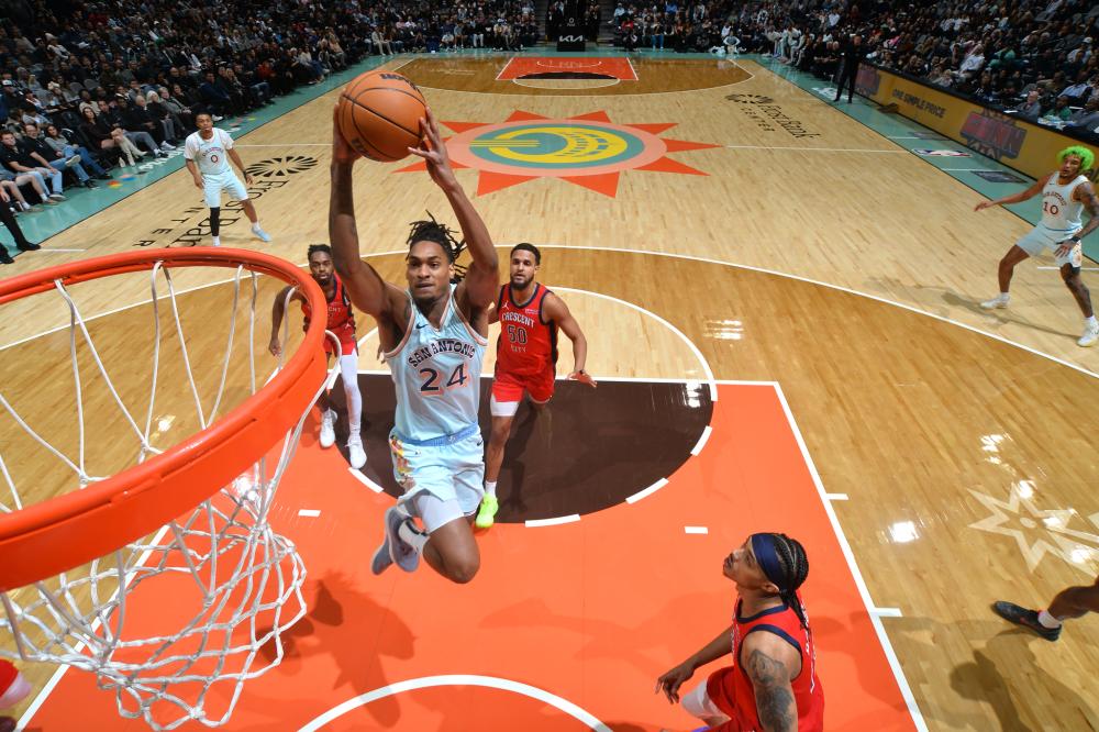 出防守失误 出防守失误